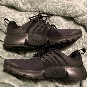 Nike Black Athletic Shoes with Cushioned Sole